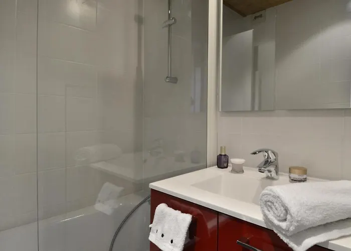 3000 - Divisible - Pied Des Pistes - Vue Vallee Mae-7122 * 拉普拉涅