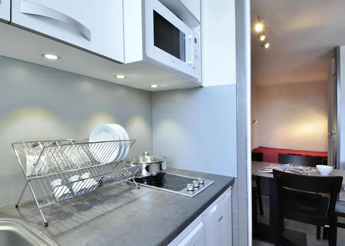 3000 - Divisible - Pied Des Pistes - Vue Vallee Mae-7122 * 拉普拉涅